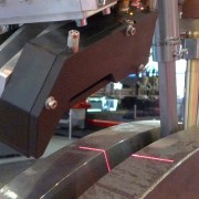 Deep gap tracking mit Laser-Mess-Systemen in der Metallverarbeitung